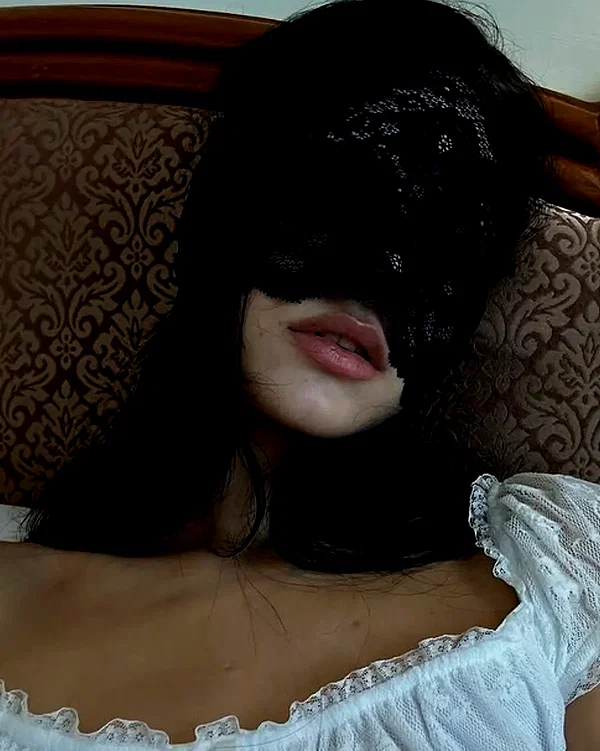 chica.niebla instagram image archive image