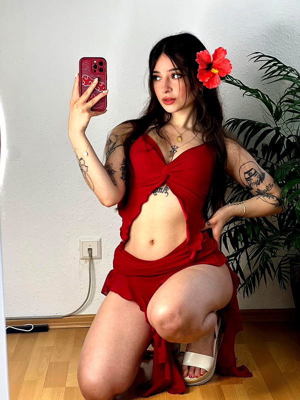 cata.leyah instagram image archive image