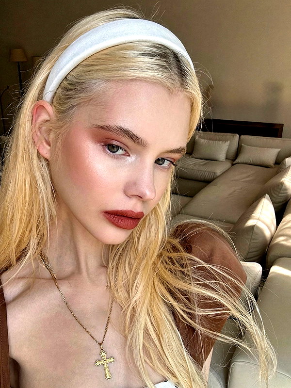 alisen.mari instagram image archive image