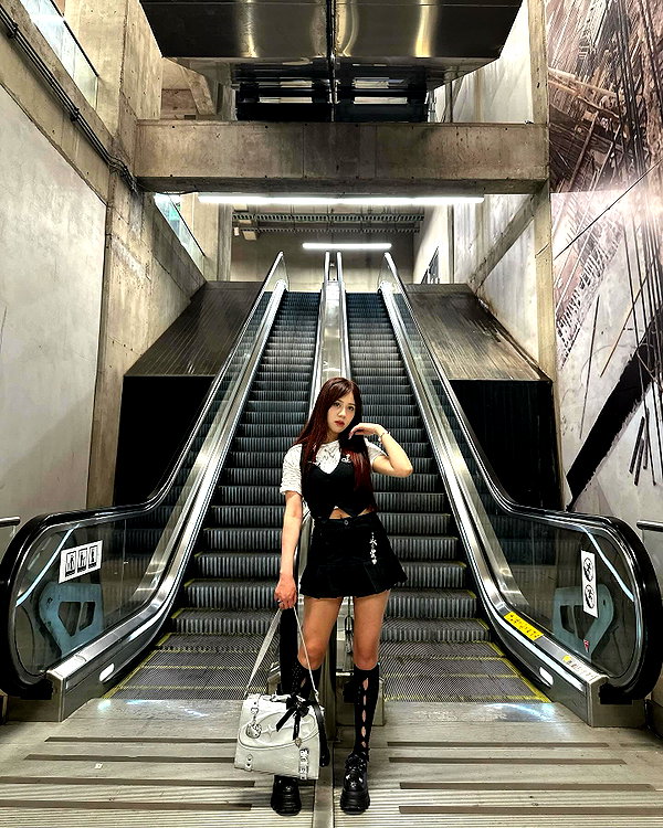 is2tian instagram image archive image