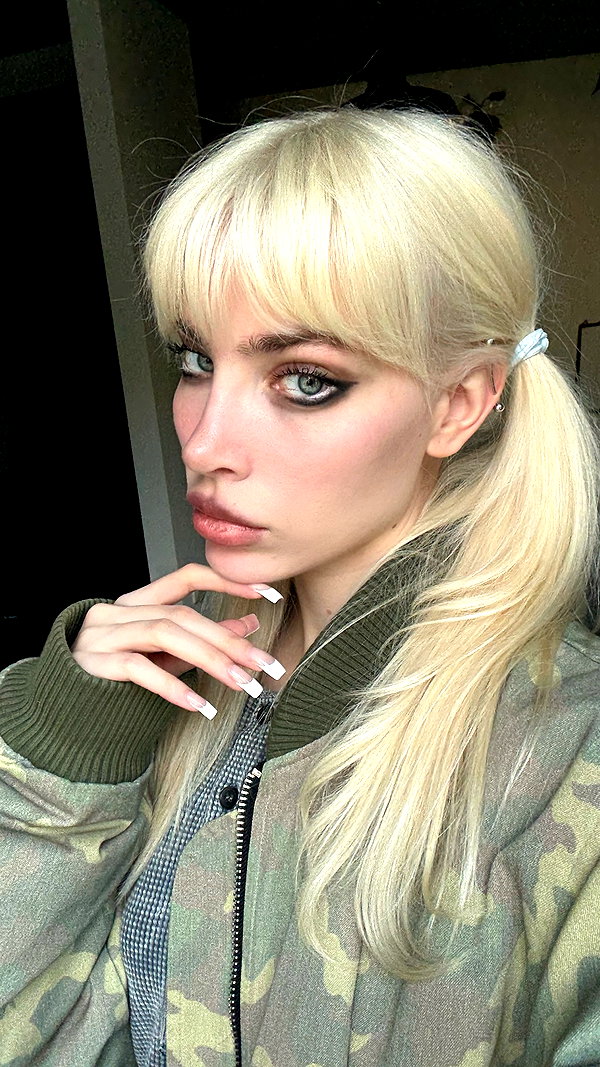 anya4everr instagram image archive image