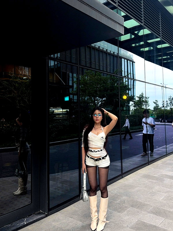 lyhythuedoxinh instagram image archive image