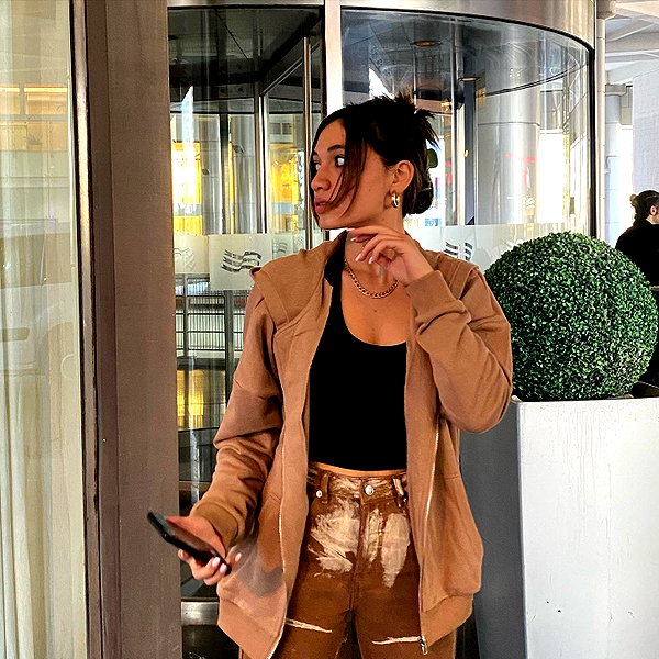 romi_henenson instagram image archive image