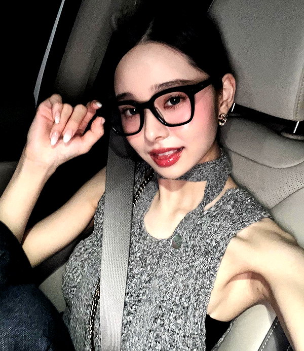 dear.zia instagram image archive image