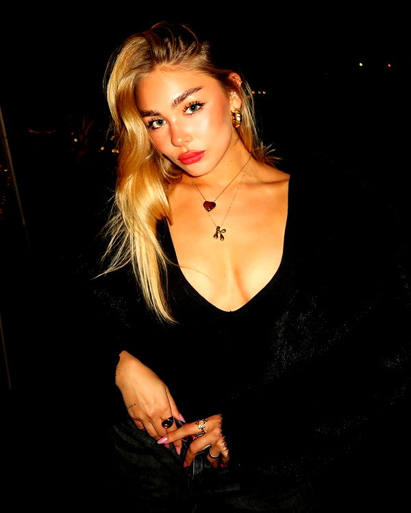 maya.keyy instagram image archive image