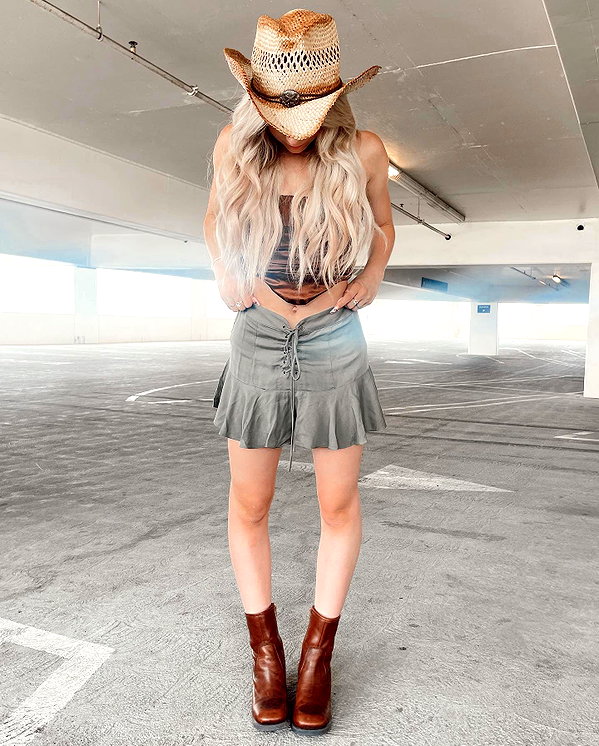 ellianawalmsley instagram image archive image