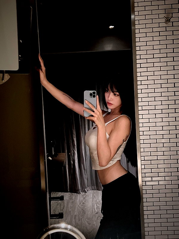 emily.ghoul instagram image archive image