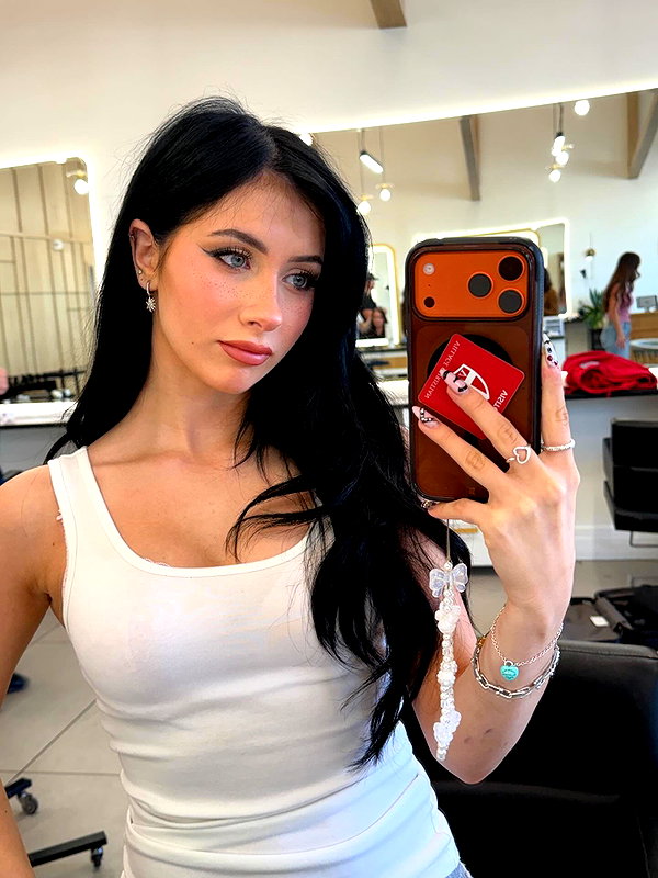 ellianawalmsley instagram image archive image