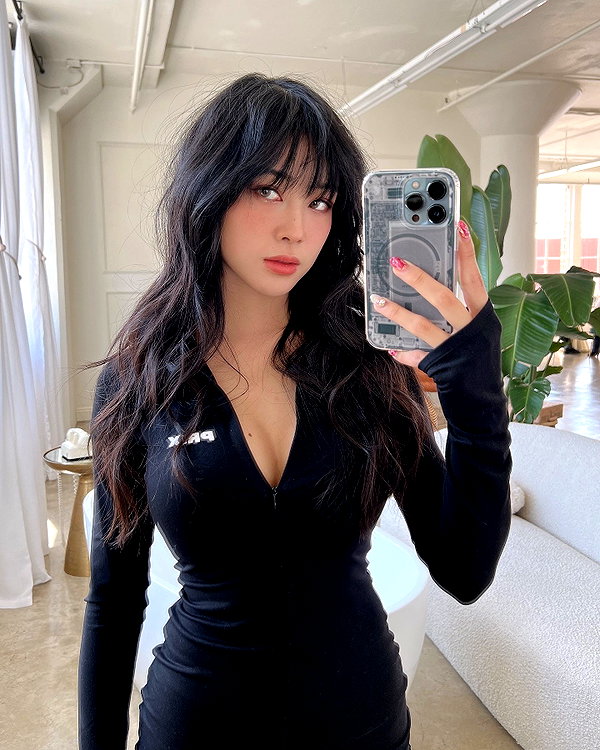 emily.ghoul instagram image archive image