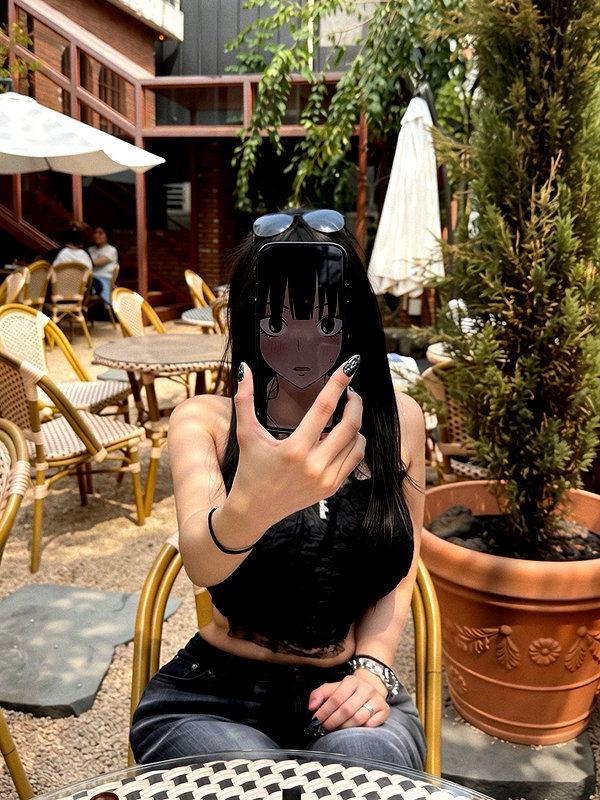 Archived image from @owol.xx on Instagram