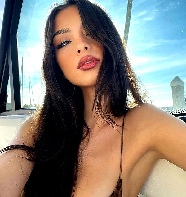 baddiesessence instagram image archive image