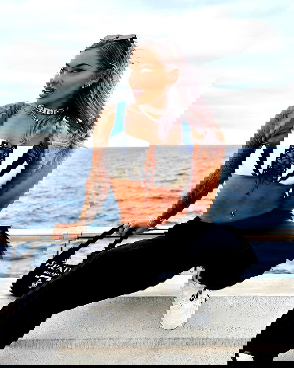 itshayleydavies itshayleydavies archive image