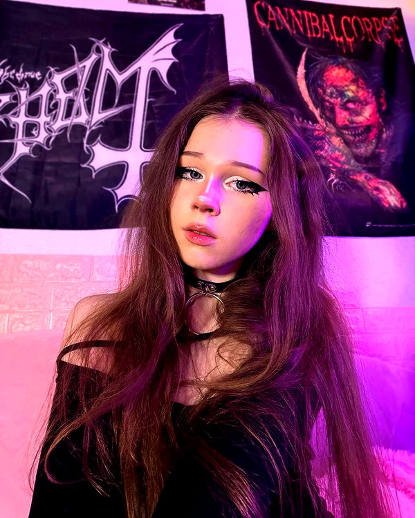tiny.eviluv instagram image archive image