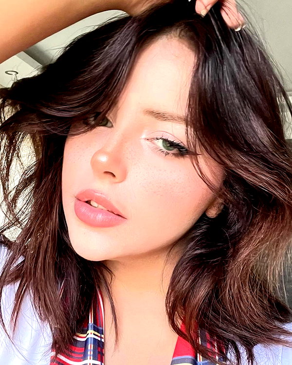 baddiesessence instagram image archive image