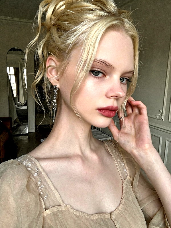 alisen.mari instagram image archive image