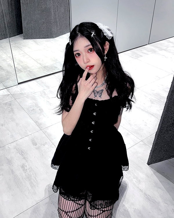 nixqq.425_ instagram image archive image