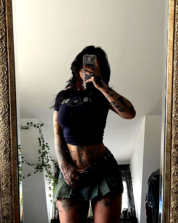 chica.niebla instagram image archive image