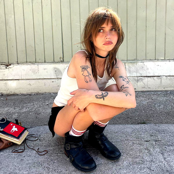 Archived image from @lolabllue on Instagram