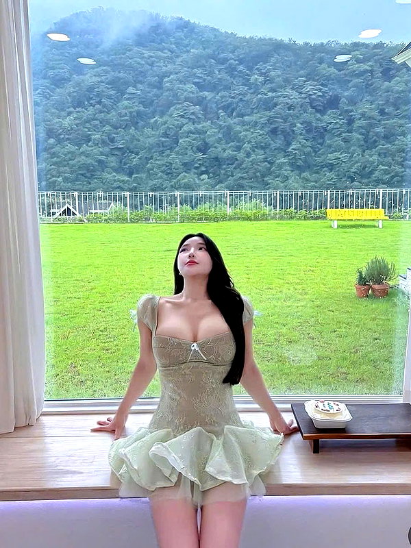 lyhythuedoxinh instagram image archive image