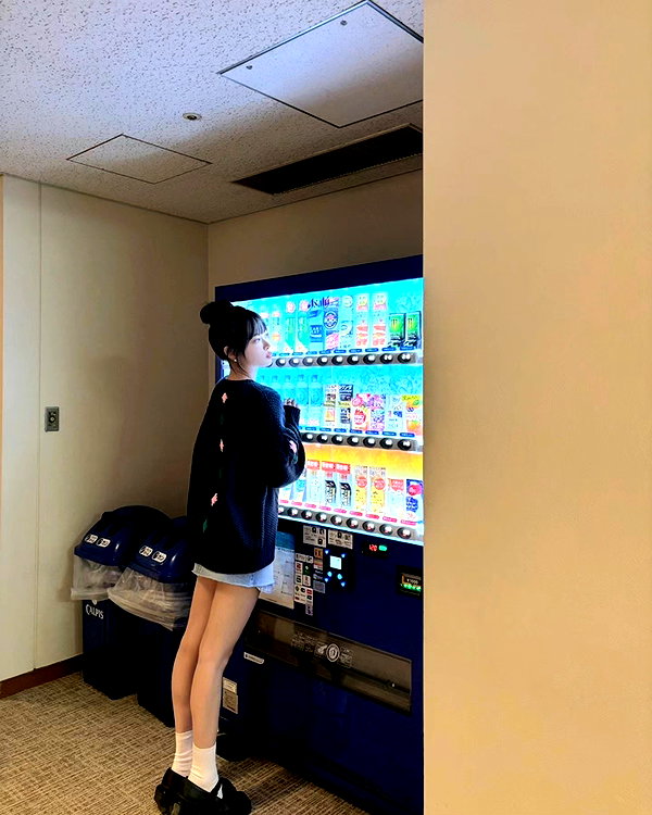 hhh.e_c.v instagram image archive image