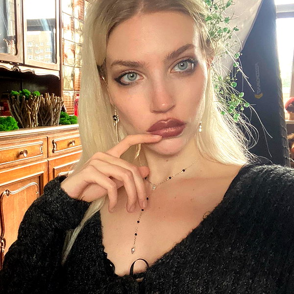 anya4everr instagram image archive image