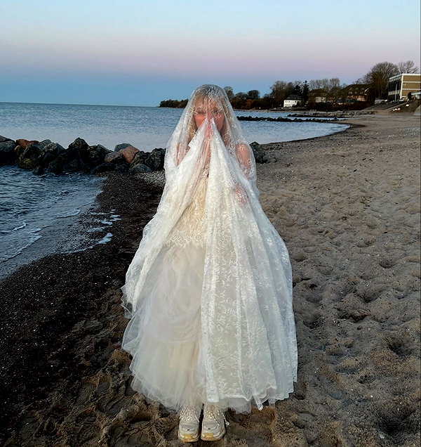 leni.bahr instagram image archive image