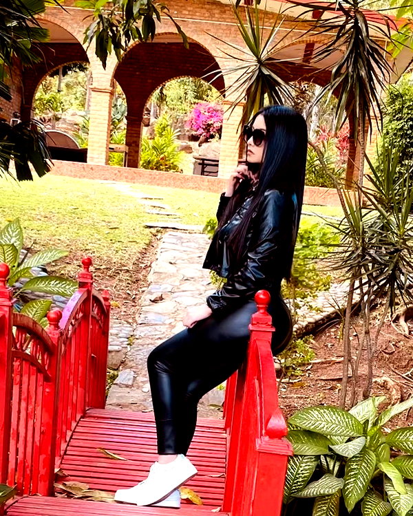 lesliesancheezz instagram image archive image