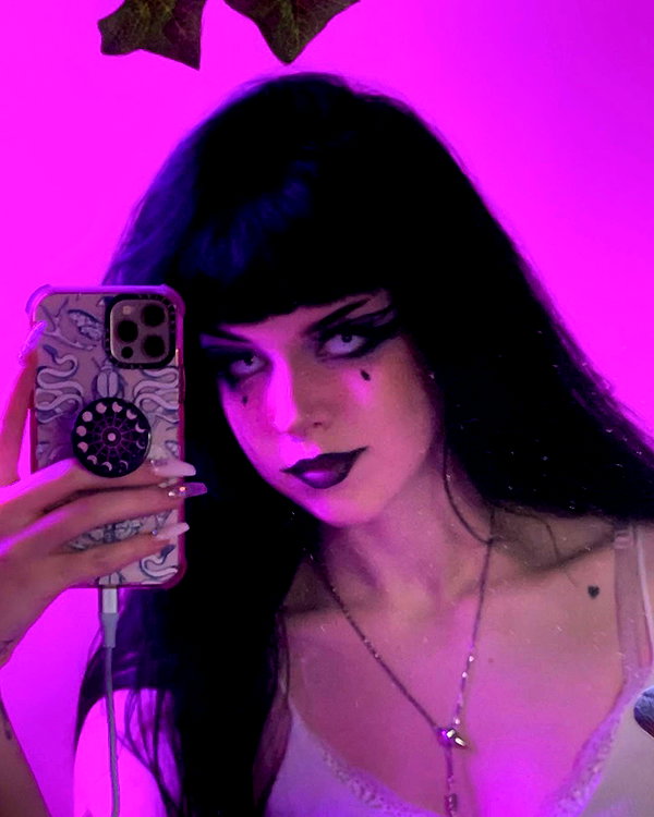 yeahimcaroline instagram image archive image