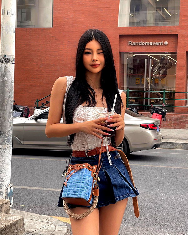 ll.lu1s instagram image archive image