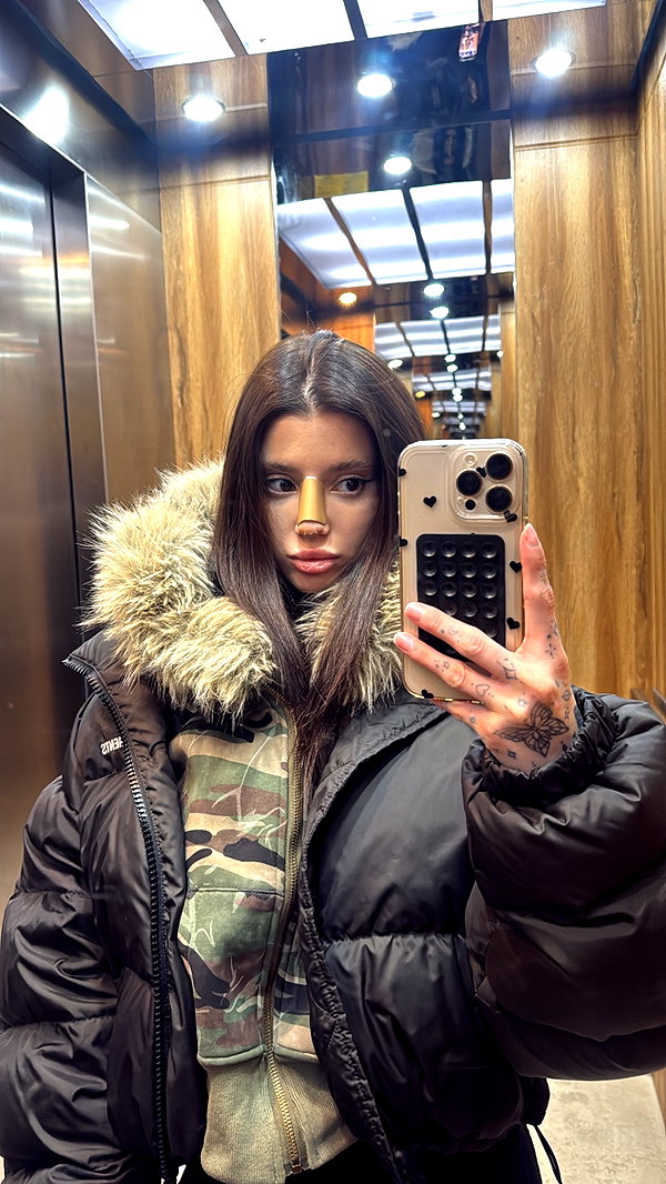 Archived image from @meleeva on Instagram