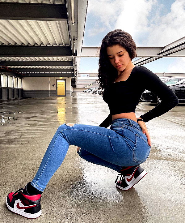 vanessa.rhd instagram image archive image
