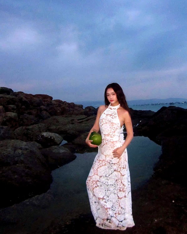 lyhythuedoxinh instagram image archive image