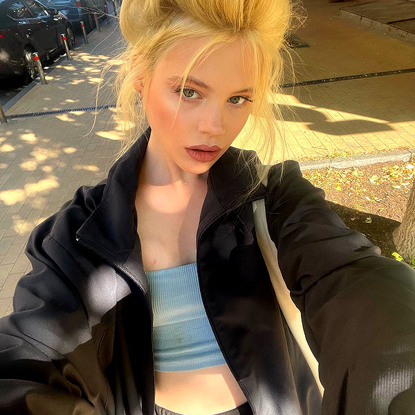 alisen.mari instagram image archive image