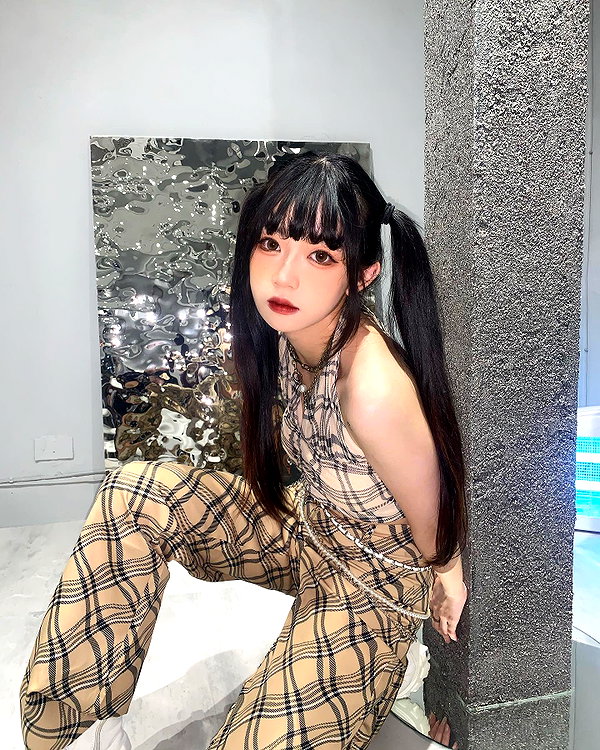nixqq.425_ instagram image archive image