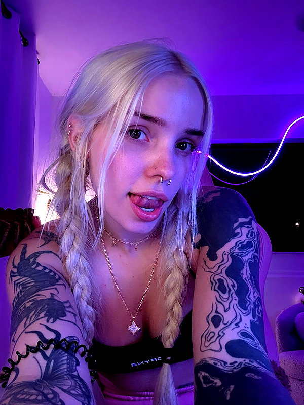 peachtoot.plz instagram image archive image