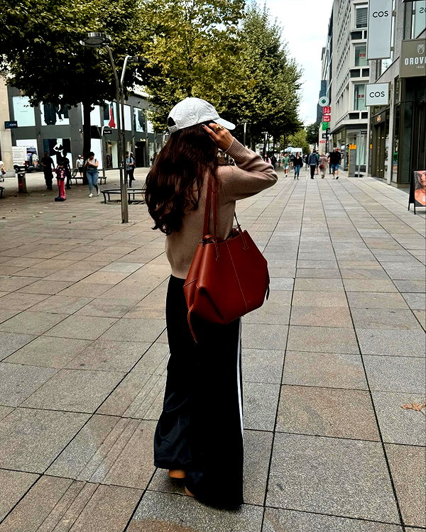 ainaratorneg instagram image archive image