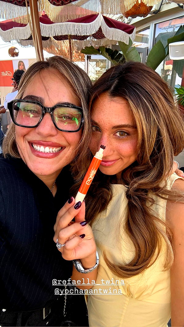 Archived image from @refaella_twina on Instagram