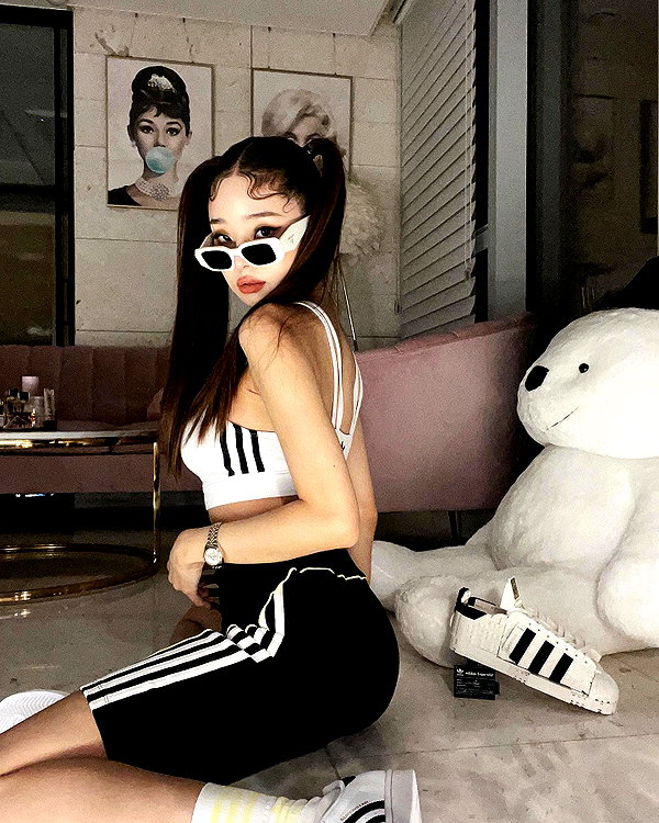 dear.zia instagram image archive image