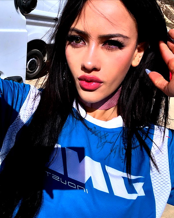 leonanaomii instagram image archive image