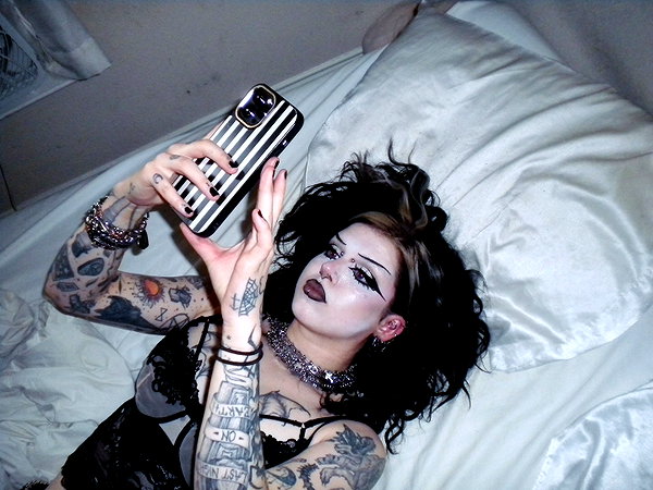 yeahimcaroline instagram image archive image