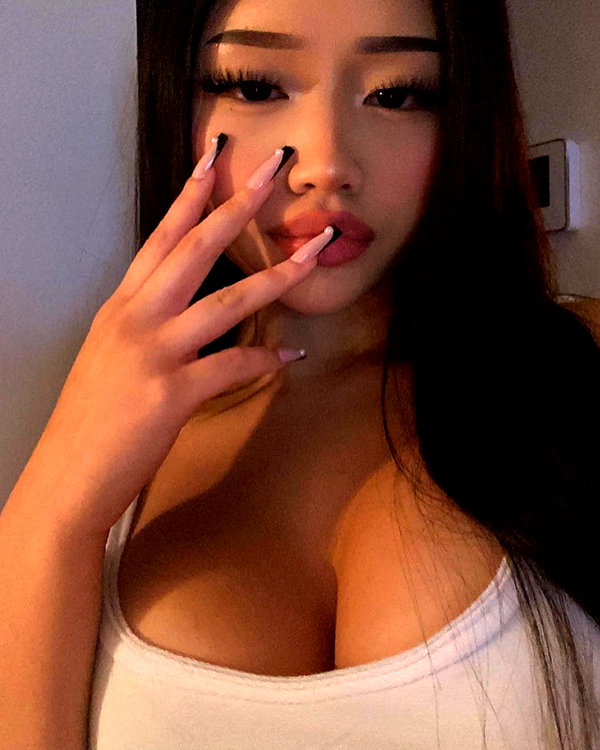 baddiesessence instagram image archive image