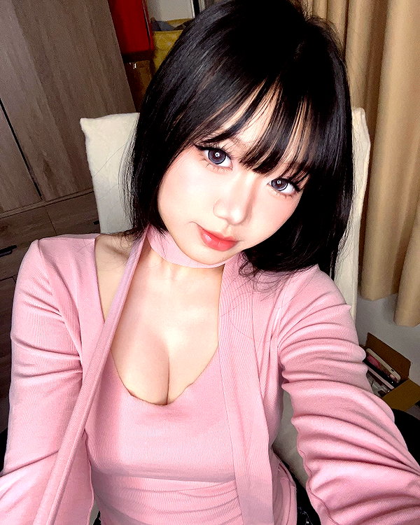 150_aiko instagram image archive image