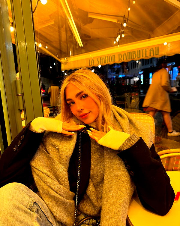 maya.keyy instagram image archive image