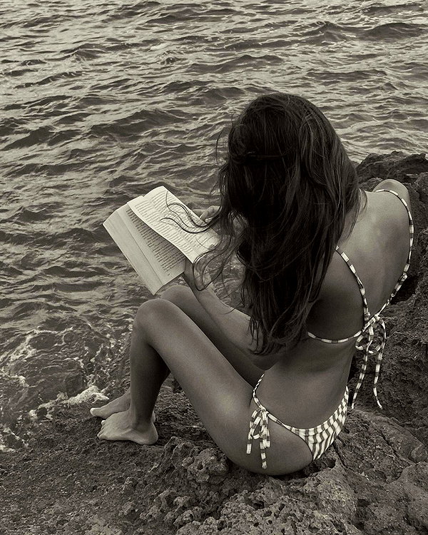 ainaratorneg instagram image archive image