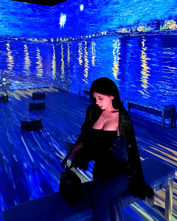quenhi.phamm instagram image archive image
