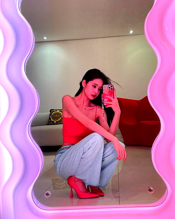 dear.zia instagram image archive image
