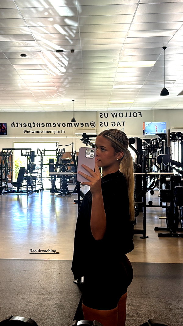 anika.wicks instagram image archive image