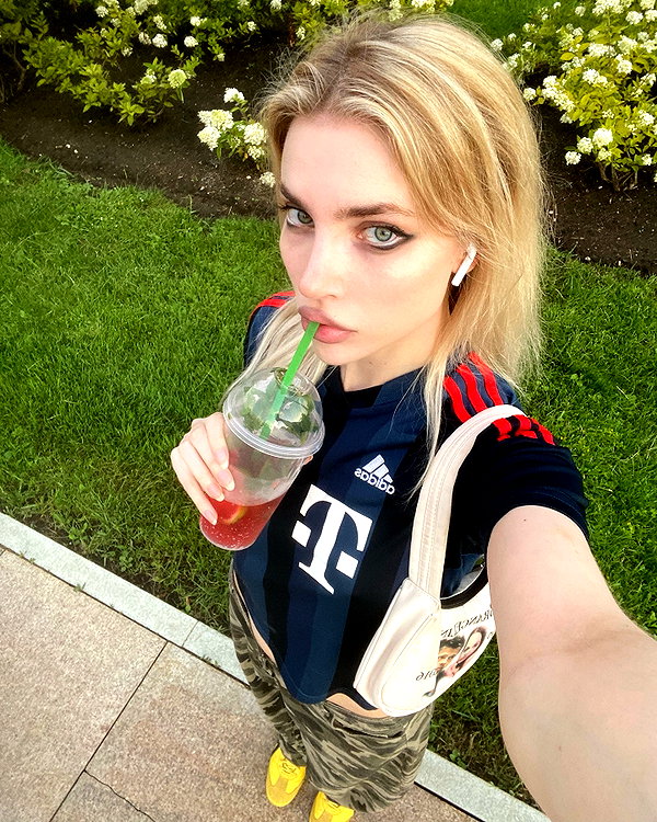 anya4everr instagram image archive image