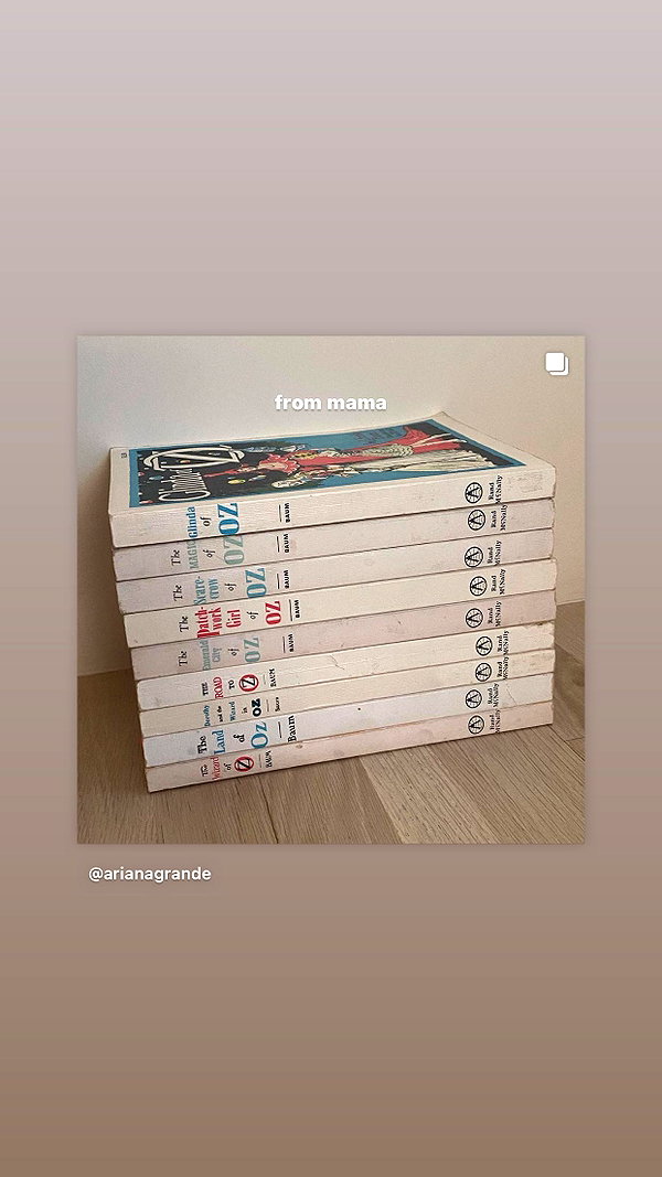 arianagrande instagram image archive image