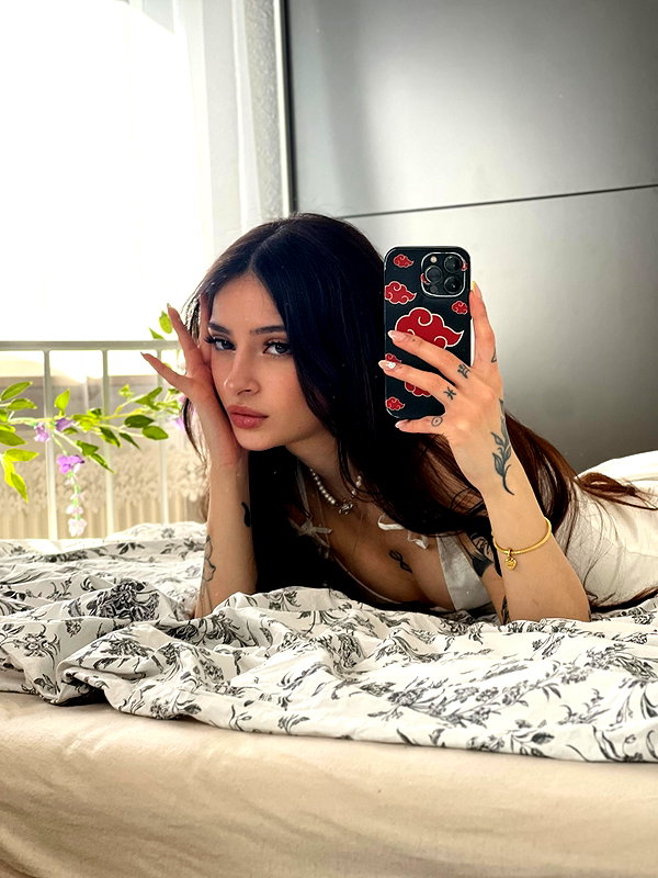 cata.leyah instagram image archive image